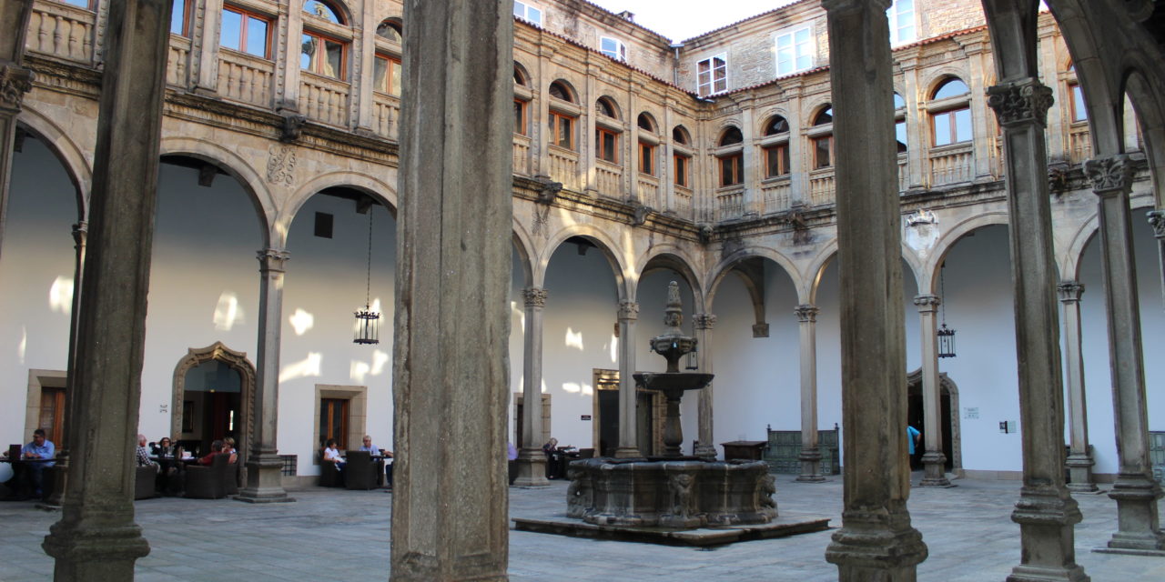 Rincones mágicos de Santiago: Claustro del Hostal de los Reyes Católicos