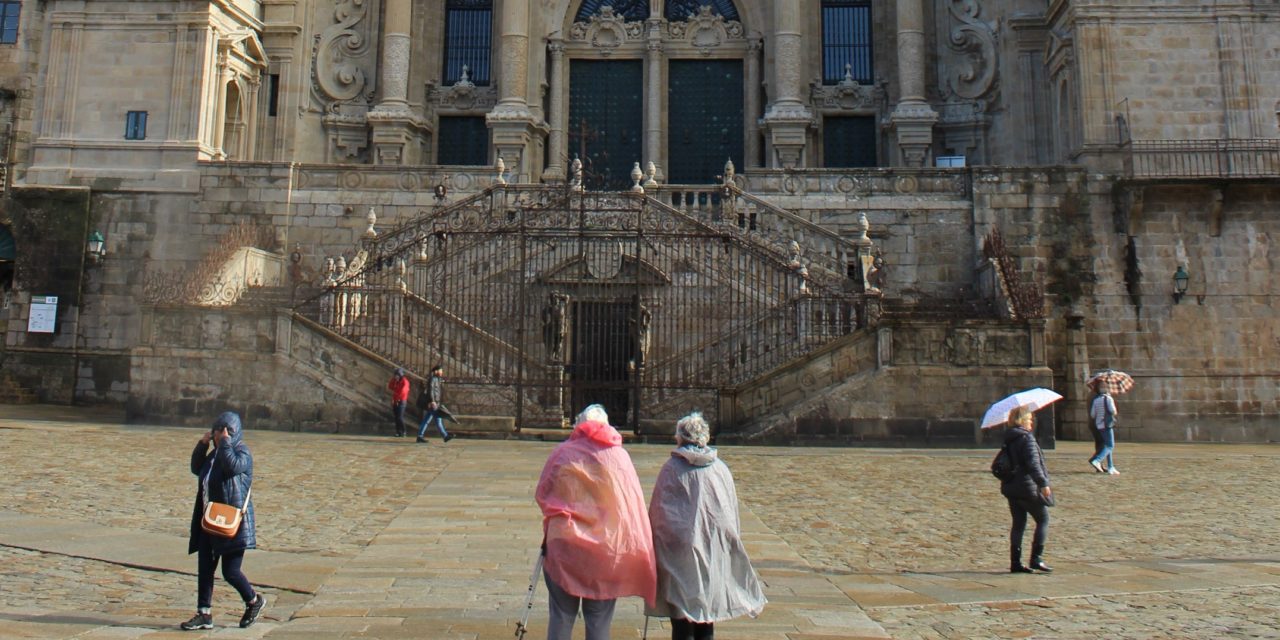 3 pilgrims from Spain, France and Switzerland collected the Compostela last February