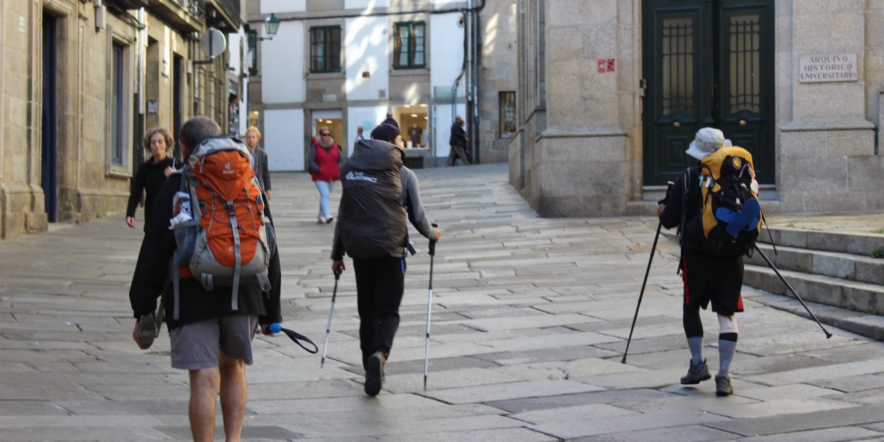 Pilgrims in Santiago: winter pilgrims in the streets of Compostela!