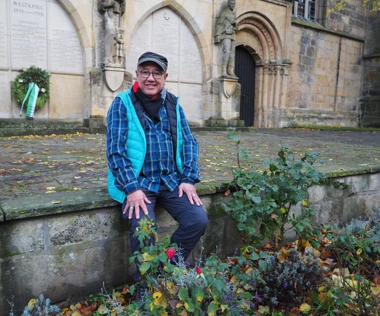 Norman Sinclair: creador y difusor de “la rosa peregrina” en el Camino de Santiago